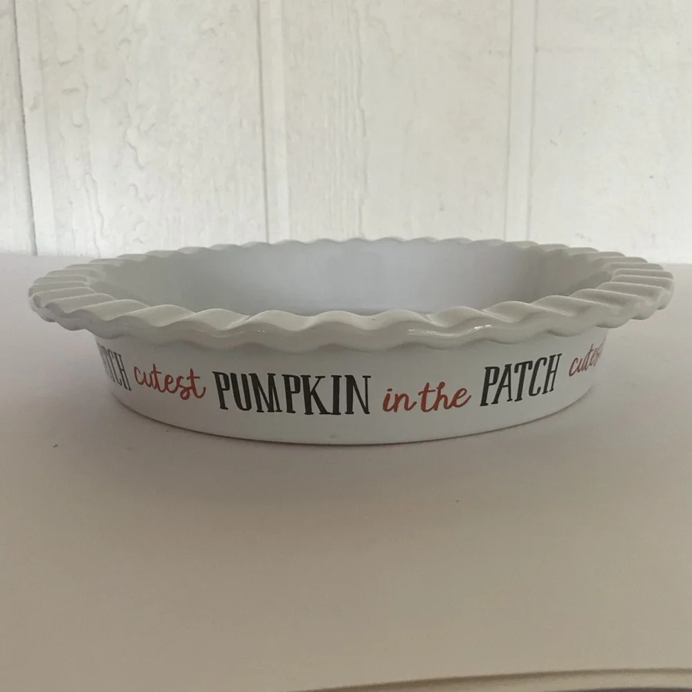 Star Wars White Pumpkin Pie Plate with Baby Yoda and Pumpkins
